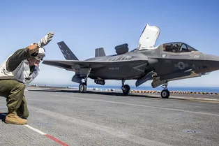Истребитель F-35 отучат падать на землю