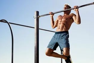 О пользе физкультуры: что будет с вашим телом, если висеть на турнике каждый день О пользе физкультуры: что будет с вашим телом, если висеть на турнике каждый день