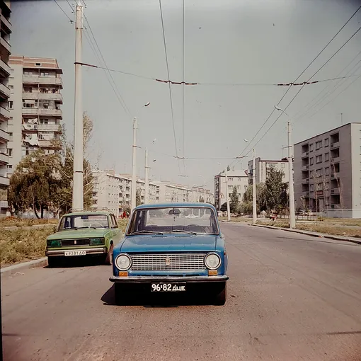 авто жигули и москвич улица ссср
