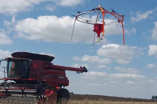 Новый дрон может засеять огромное поле всего за пару часов Новый дрон может засеять огромное поле всего за пару часов