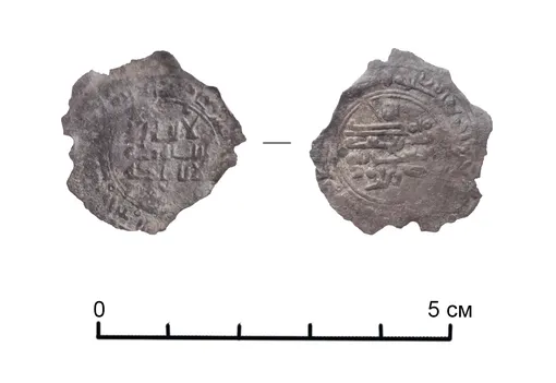 древнерусская монета, напоминающая дирхам древнерусская монета, напоминающая дирхам