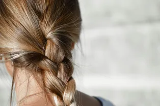 Как замедлить процесс поседения волос: советы эксперта Как замедлить процесс поседения волос: советы эксперта
