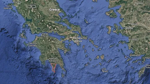 Полуостров Мани (красный цвет) уже более тысячелетия является домом для изолированной популяции людей, известных как глубинные маниоты. /