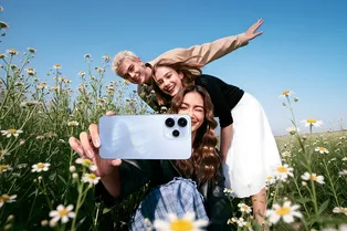 Представлена серия смартфонов OPPO Reno 15 с широкоугольной селфи-камерой и функцией «живых коллажей»