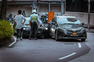 Собака отправилась искать помощь, сразу после автоаварии со своей хозяйкой Собака отправилась искать помощь, сразу после автоаварии со своей хозяйкой
