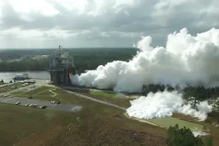 NASA испытало двигатель сверхтяжёлой ракеты