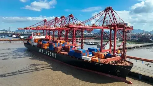 контейнеровоз класса Panamax Istanbul Bridge