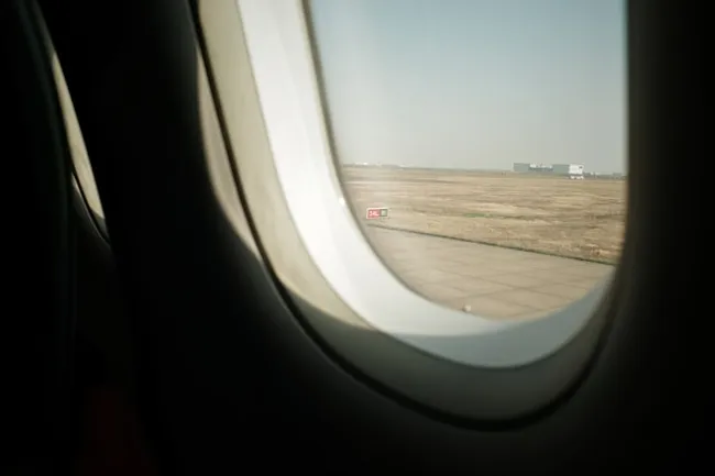 Зачем в иллюминаторе самолета маленькое отверстие