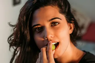 Лайфхак на лето! Вот как фрукты помогают избегать обезвоживания: простой совет Лайфхак на лето! Вот как фрукты помогают избегать обезвоживания: простой совет