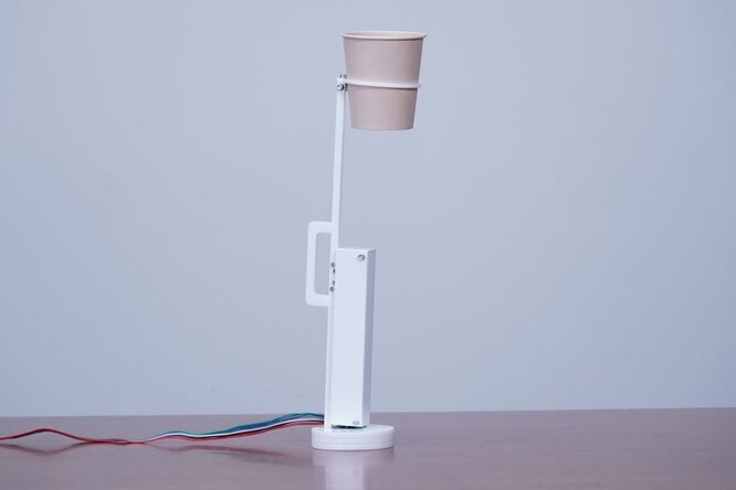 Японцы создали устройство, которое изменяет вес бокала в руке. Оказалось, что вино из него пить намного вкуснее