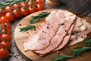 Опасный продукт: врач рассказал, кому категорически нельзя есть сало. Узнайте, попадаете ли вы в число этих людей! Опасный продукт: врач рассказал, кому категорически нельзя есть сало. Узнайте, попадаете ли вы в число этих людей!