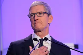 Apple отложила дебют iPhone нового поколения Apple отложила дебют iPhone нового поколения