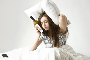 Что лучше всего помогает при похмелье? Врач назвала идеальную еду