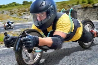 «Да ладно!» Человек-мотоцикл пугает жителей США «Да ладно!» Человек-мотоцикл пугает жителей США