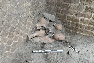 Археологи нашли следы возвращения людей в Помпеи после извержения Везувия Археологи нашли следы возвращения людей в Помпеи после извержения Везувия