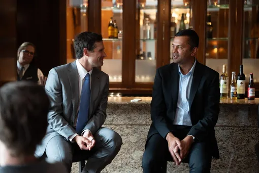 Сэм Лессин и Сунил Раджараман обсуждают этикет бизнесменов в социальных сетях /