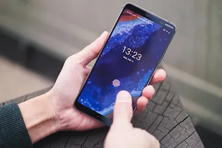 Смартфон Nokia можно взломать жвачкой
