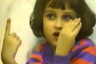 Жуткая история Бет Томас, шестилетней девочки, которая пыталась убить своего младшего брата Жуткая история Бет Томас, шестилетней девочки, которая пыталась убить своего младшего брата