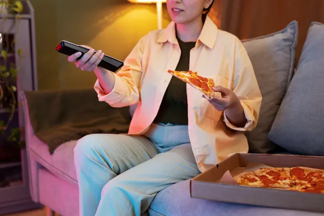 Телевизор за ужином: плюс 25% лишних калорий