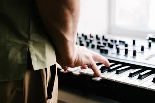 Обман слуха: как музыкальному продюсеру использовать искусственный интеллект