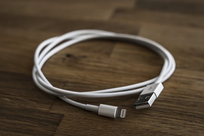 Хакеры создали кабель Lightning/USB, который перехватывает пользовательские данные Хакеры создали кабель Lightning/USB, который перехватывает пользовательские данные
