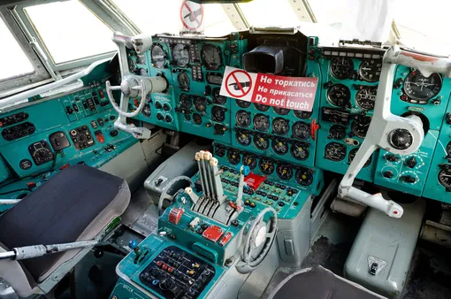 Il-62 cockpit