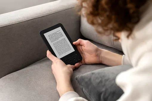 Лучшие электронные книги в 2025 году: 5 моделей для любителей читать вне дома