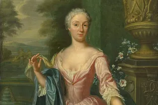 Гигиена прошлого: как раньше женщины, постоянно носившие пышные платья, боролись с запахом пота