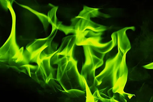 Зеленый огонь долгое время считался «неестественным» и даже мистическим — в Средние века его появление связывали с ядами, колдовством и «адским пламенем» Зеленый огонь долгое время считался «неестественным» и даже мистическим — в Средние века его появление связывали с ядами, колдовством и «адским пламенем»