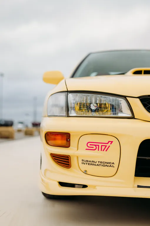 фара автомобиля subaru impreza фара автомобиля subaru impreza