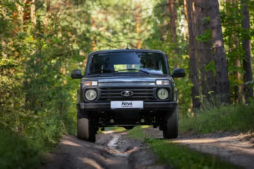 Lada Niva Legend в лесу Lada Niva Legend в лесу