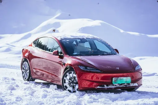 Tesla Model 3 снег