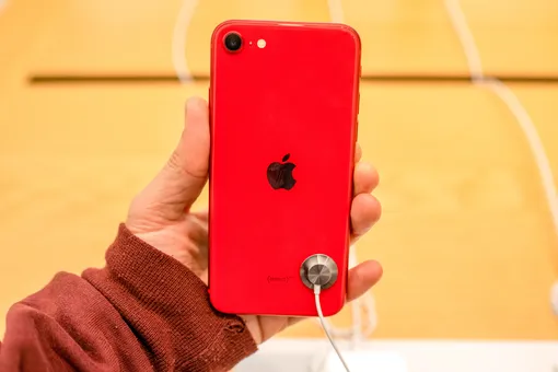 iPhone SE (PRODUCT) RED