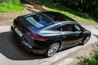 Плюс шесть дюймов: тест Porsche Panamera 4S Executive