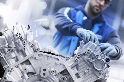 Вот как делают моторы V8 на заводе BMW: инженерное искусство