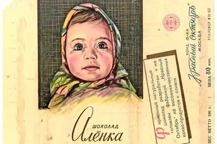 Самая знаменитая обертка: в честь кого назвали шоколад «Аленка» и что это за девочка в платке Самая знаменитая обертка: в честь кого назвали шоколад «Аленка» и что это за девочка в платке