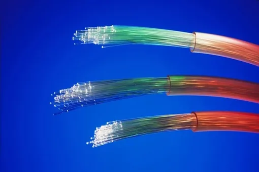 Полые стеклянные трубки увеличат скорость передачи данных по интернету в 1000 раз Полые стеклянные трубки увеличат скорость передачи данных по интернету в 1000 раз