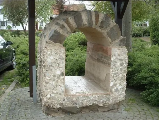 Часть бетонного древнеримского водопровода