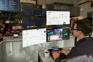 У этого ноутбука есть только клавиатура — его экран не увидит никто, кроме вас