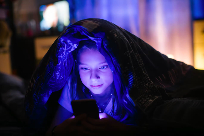 Чем больше ребенок будет сидеть в гаджетах, тем скорее у него случится половое созревание: правда ли это?