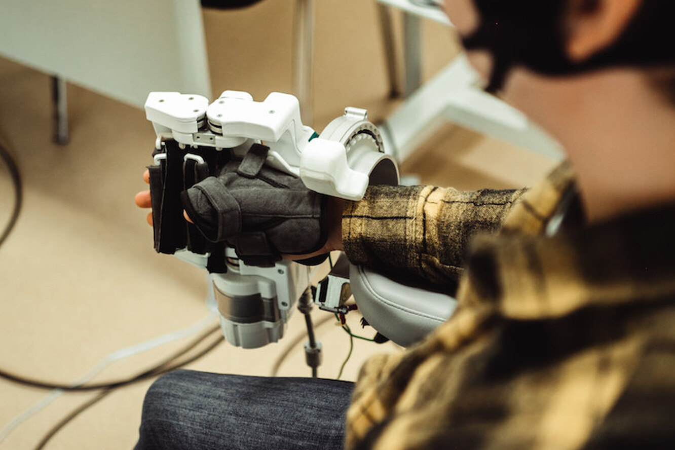 Как восстановить работу мышц: ученые научились управлять конечностями с ...