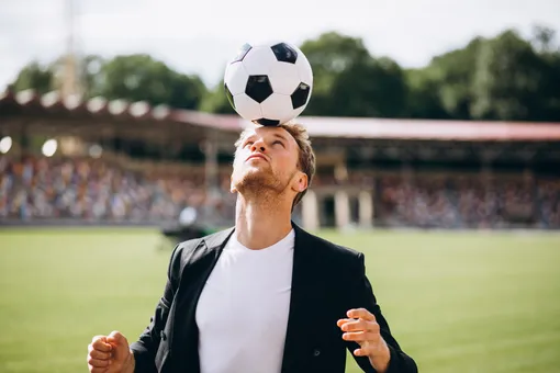 futbolda topa kafayla vurmak