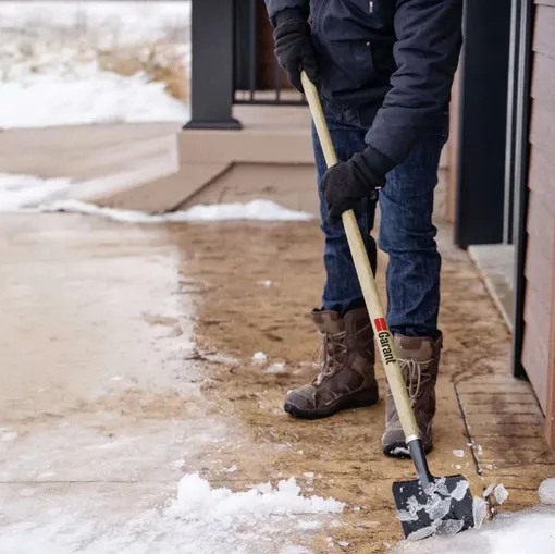 уборка льда скребком уборка льда скребком