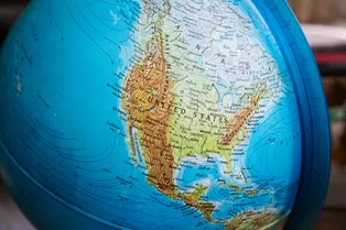 Столица, флаг, контур: справитесь с географией за 3 вопроса?