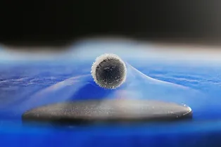 Прорыв в физике: создан первый комнатнотемпературный сверхпроводник, работающий при нормальном давлении Прорыв в физике: создан первый комнатнотемпературный сверхпроводник, работающий при нормальном давлении