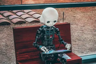 Почему люди не приемлют ИИ в личной переписке с друзьями: интересные факты!