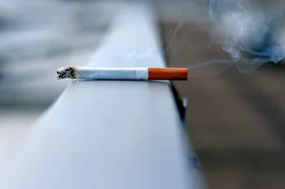 Курение способствует увеличению висцерального жира в области живота