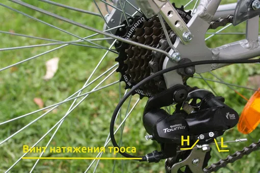 Пример расположения винтов на переключателе Shimano Tourney. переключатель Shimano Tourney.