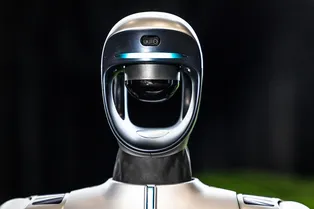 От смартфонов к андроидам: HONOR показал прототип антропоморфного робота на MWC 2026