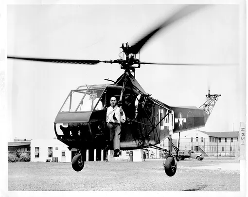 Игорь Сикорский и Sikorsky R-4 Игорь Сикорский и Sikorsky R-4 вертолет